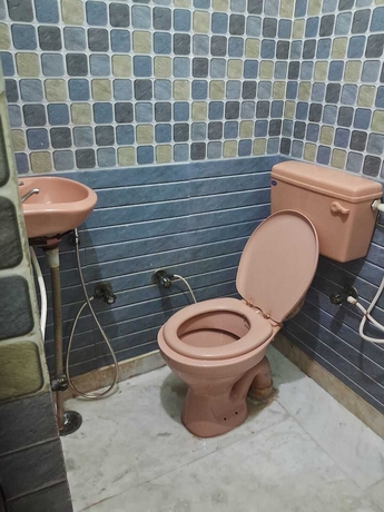 Imagen de la habitación del Hotel Maa Saraswati Atithi Bhavan. Foto 16
