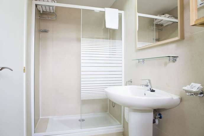 Imagen de la habitación del Hotel Málaga Eliseos. Foto 8