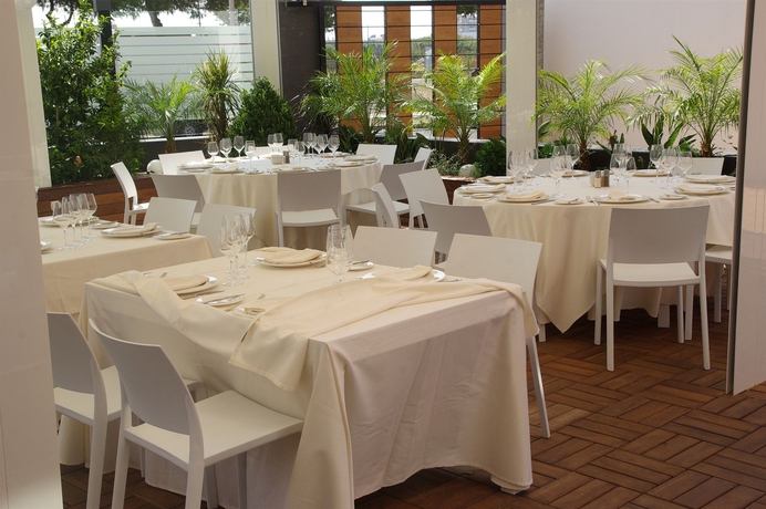 Imagen del bar/restaurante del Hotel Málaga Nostrum Airport. Foto 2