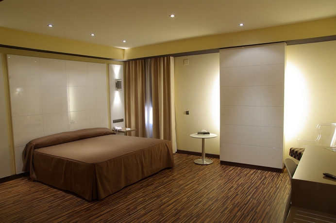 Imagen de la habitación del Hotel Málaga Nostrum Airport. Foto 6