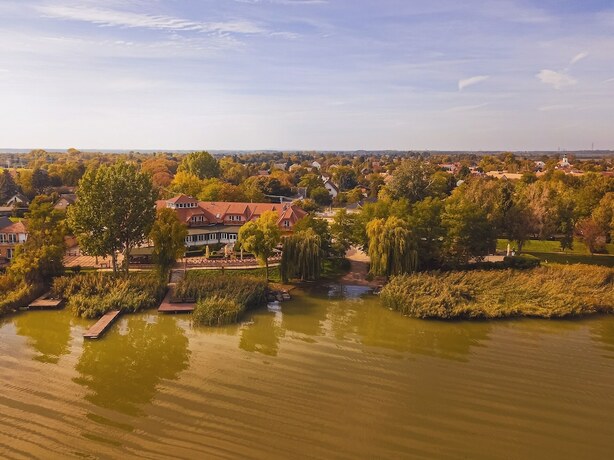 Imagen general del Hotel M&aacute;rtoni Resort and Restaurant. Foto 10