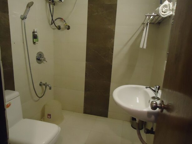 Imagen general del Hotel Maan Residency. Foto 7