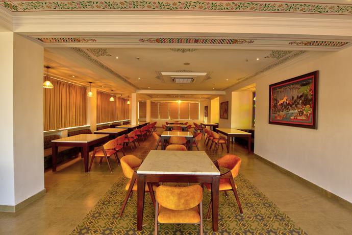Imagen del bar/restaurante del Hotel Maan Vilas By Stone Wood Udaipur. Foto 2