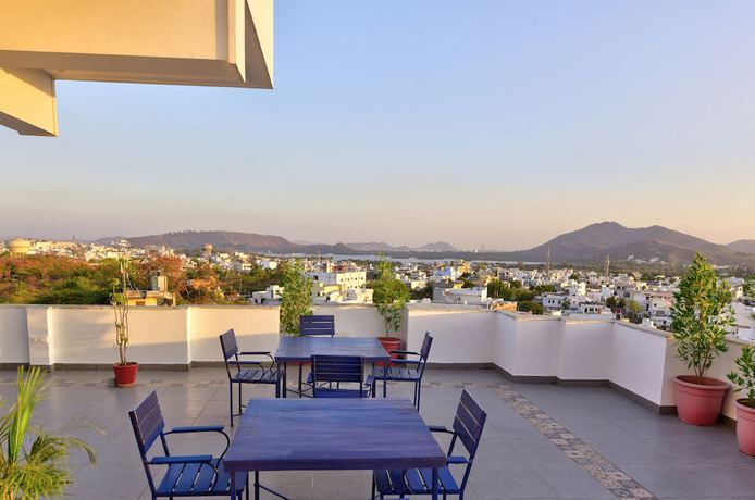 Imagen del bar/restaurante del Hotel Maan Vilas By Stone Wood Udaipur. Foto 3