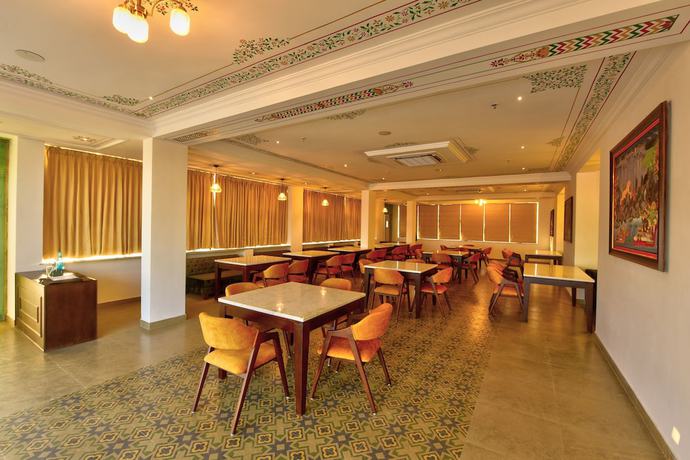 Imagen del bar/restaurante del Hotel Maan Vilas By Stone Wood Udaipur. Foto 4