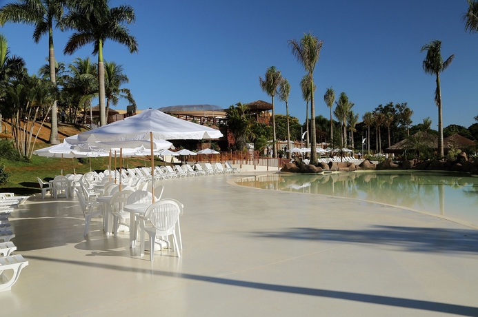 Imagen de la piscina del Hotel Mabu Thermas Grand Resort. Foto 11