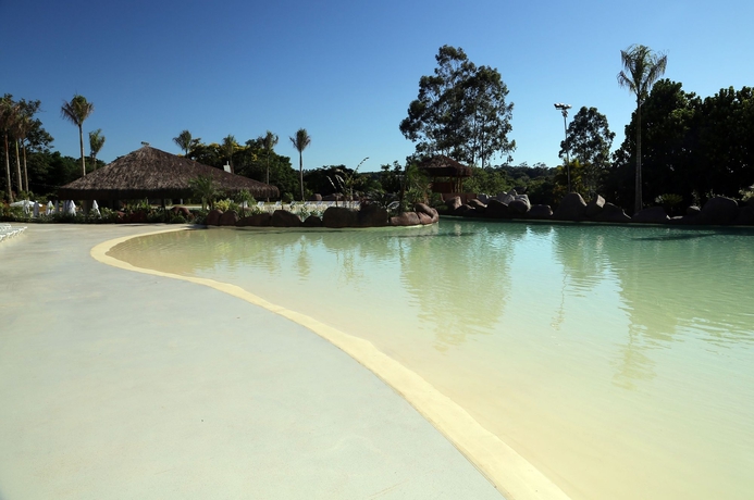Imagen de la piscina del Hotel Mabu Thermas Grand Resort. Foto 13