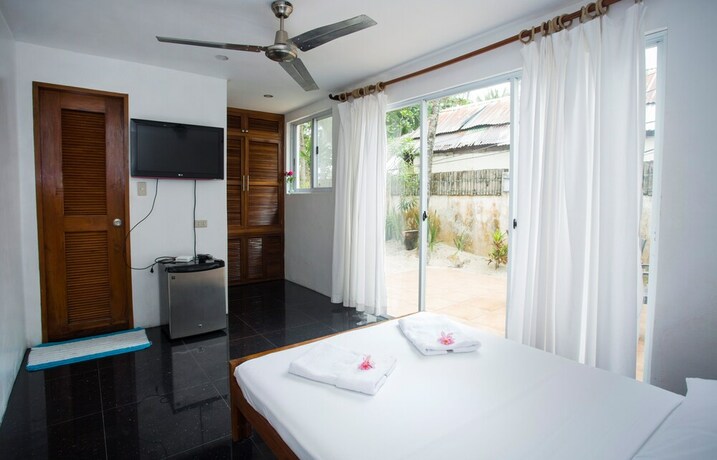 Imagen de la habitación del Hotel Mabuhay Beach House. Foto 29