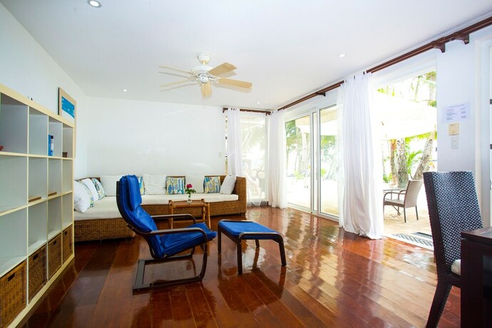 Imagen de los interiores del Hotel Mabuhay Beach House. Foto 40