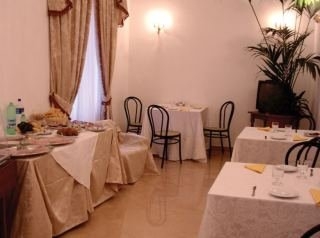 Imagen del bar/restaurante del Hotel Mac Mahon. Foto 2