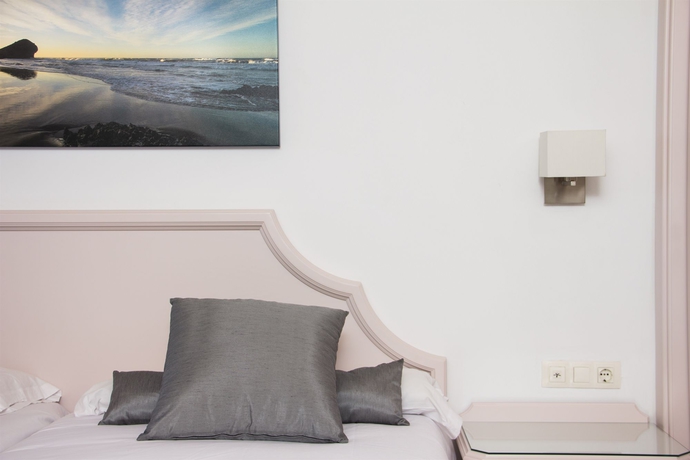 Imagen de la habitación del Hotel Mac Puerto Marina Benalmadena. Foto 8