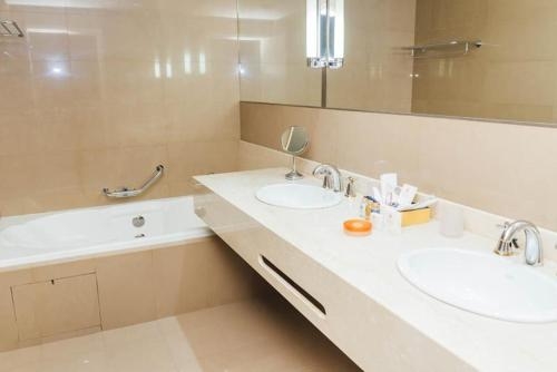 Imagen de la habitación del Hotel M.a.c Royal Suites & Casino Chilecito. Foto 7