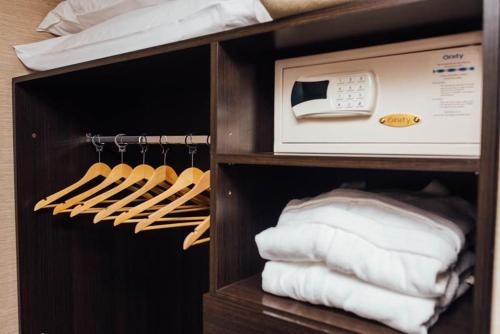 Imagen de la habitación del Hotel M.a.c Royal Suites & Casino Chilecito. Foto 8