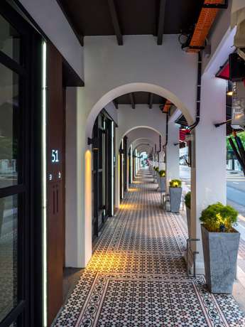 Imagen de los interiores del Hotel Macallum Central By Phc. Foto 19