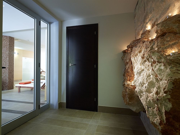Imagen de los interiores del Hotel Macaris Suites and Spa. Foto 14