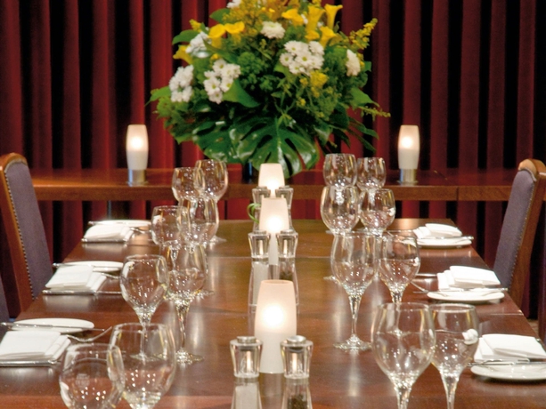 Imagen del bar/restaurante del Hotel Macdonald Botley Park and Spa. Foto 5