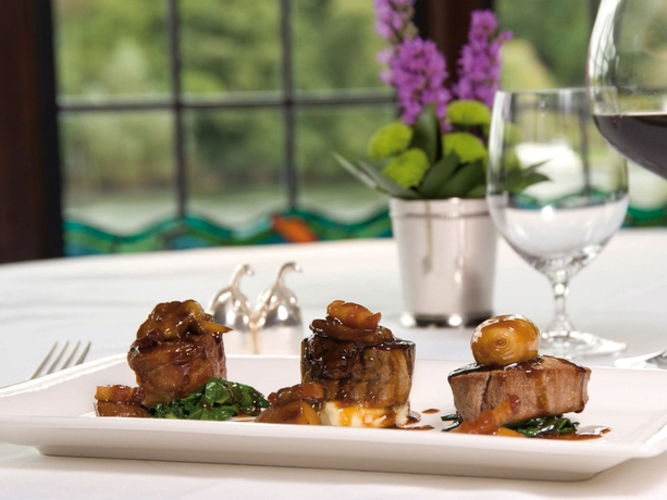 Imagen del bar/restaurante del Hotel Macdonald Compleat Angler. Foto 3