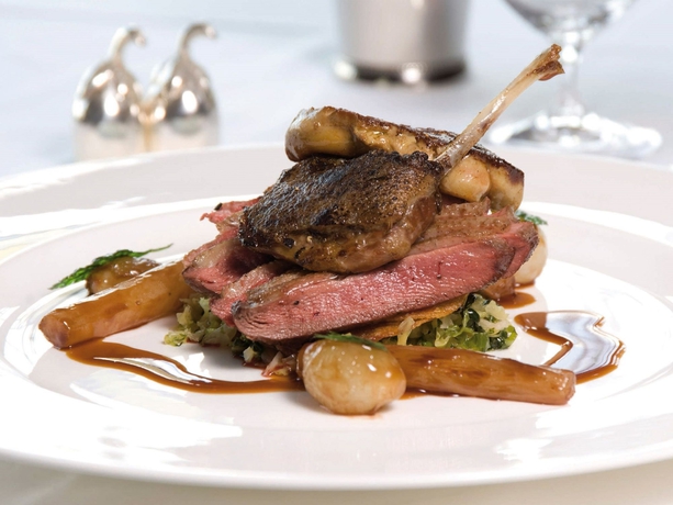 Imagen del bar/restaurante del Hotel Macdonald Compleat Angler. Foto 5