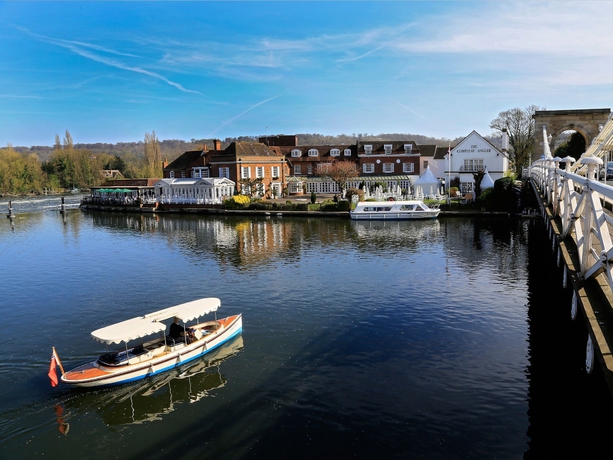 Imagen de los exteriores del Hotel Macdonald Compleat Angler. Foto 15