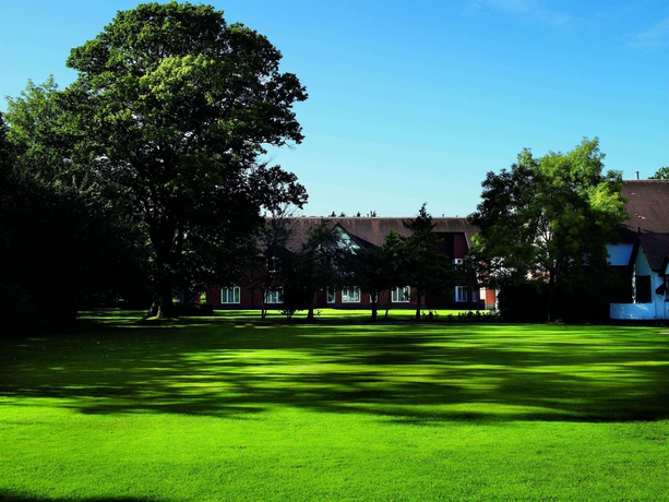 Imagen de los exteriores del Hotel Macdonald Craxton Wood and Spa. Foto 11