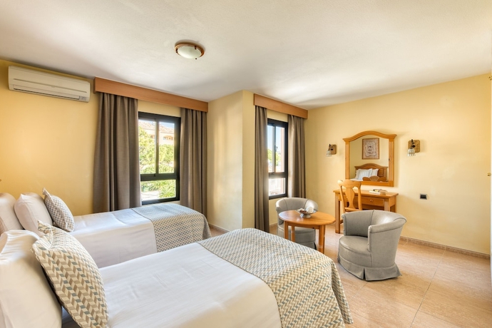 Imagen de la habitación del Hotel Macdonald Dona Lola Resort. Foto 3