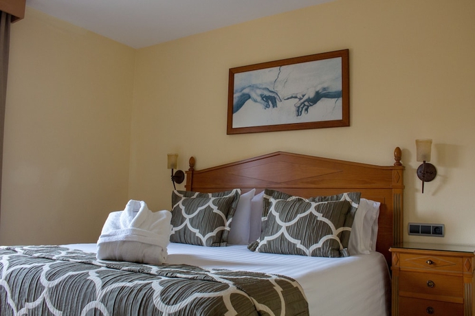 Imagen de la habitación del Hotel Macdonald Dona Lola Resort. Foto 8