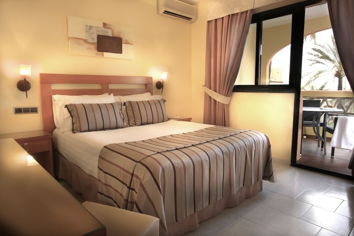 Imagen de la habitación del Hotel Macdonald Dona Lola Resort. Foto 14