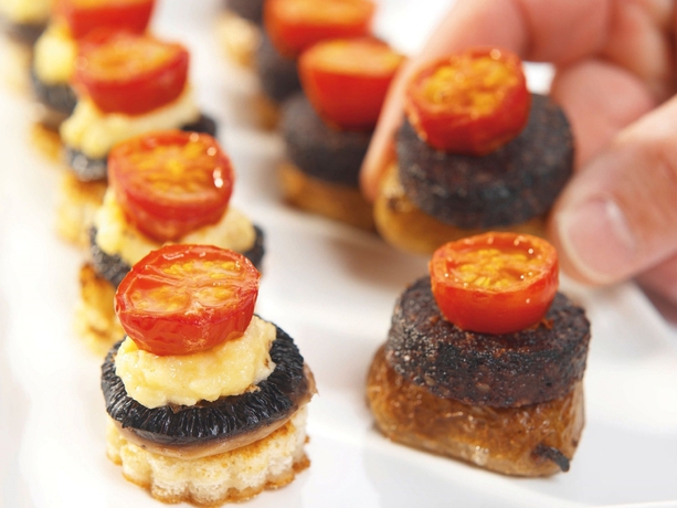 Imagen del bar/restaurante del Hotel Macdonald New Blossoms , Chester. Foto 10