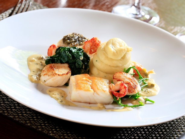 Imagen del bar/restaurante del Hotel Macdonald Norwood Hall. Foto 2