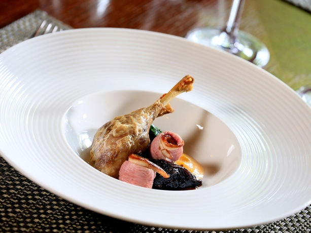 Imagen del bar/restaurante del Hotel Macdonald Norwood Hall. Foto 3