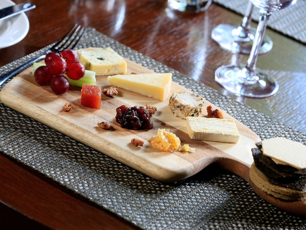 Imagen del bar/restaurante del Hotel Macdonald Norwood Hall. Foto 4