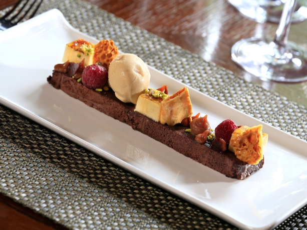 Imagen del bar/restaurante del Hotel Macdonald Norwood Hall. Foto 5