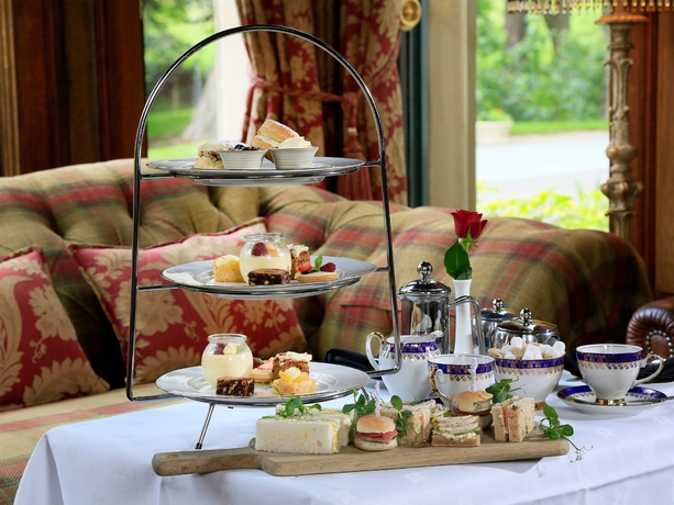 Imagen del bar/restaurante del Hotel Macdonald Norwood Hall. Foto 7