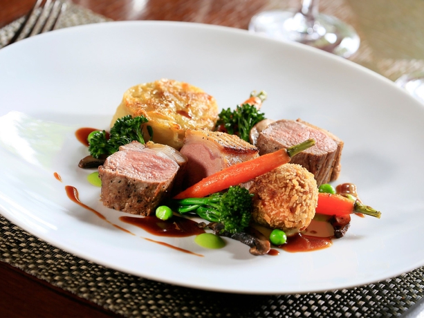 Imagen del bar/restaurante del Hotel Macdonald Norwood Hall. Foto 8