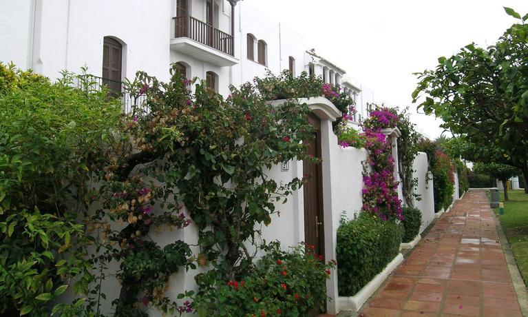 Imagen de los exteriores del Hotel Macdonald Villacana Club Resort. Foto 8