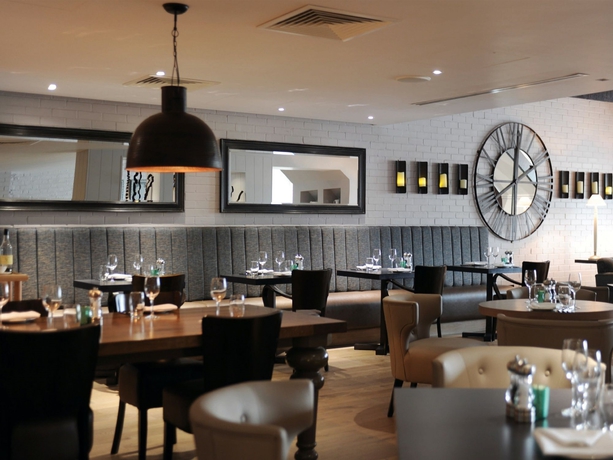 Imagen del bar/restaurante del Hotel Macdonald Windsor. Foto 2