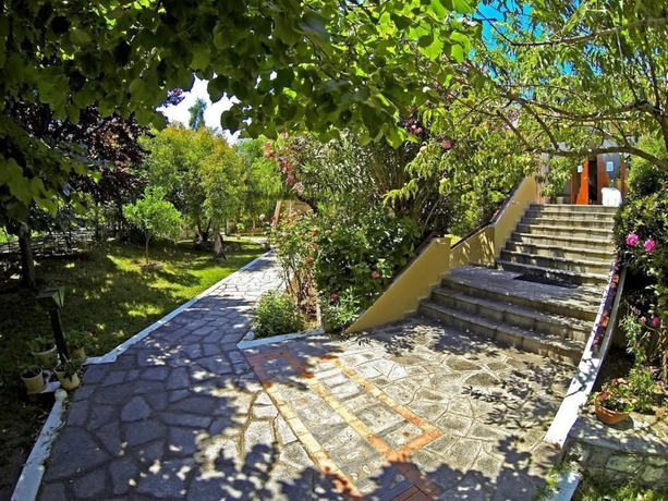 Imagen de los exteriores del Hotel Macedon. Foto 15