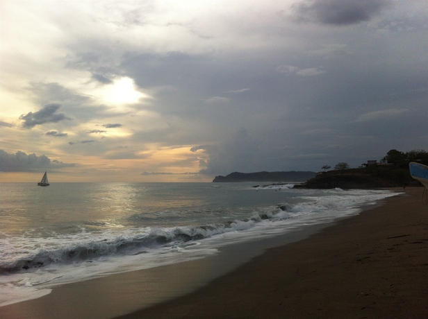 Imagen de los exteriores del Hotel Machele' S Place Beachside and Pool. Foto 7