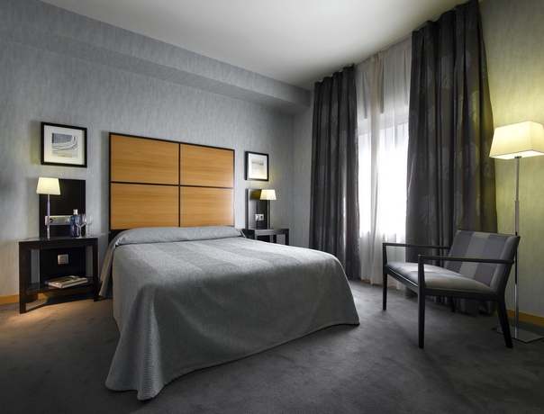 Imagen de la habitación del Hotel Macià Real De La Alhambra. Foto 4