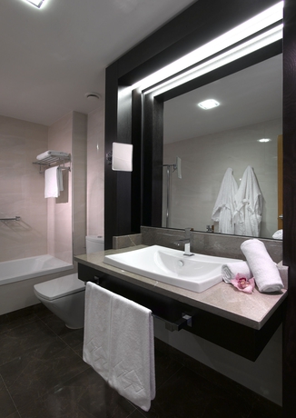 Imagen de la habitación del Hotel Macià Real De La Alhambra. Foto 6