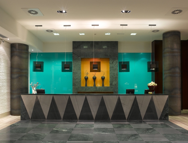 Imagen de los interiores del Hotel Macià Real De La Alhambra. Foto 11