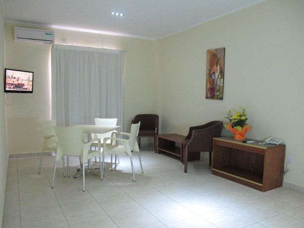 Imagen general del Hotel Mackenzie Beach Hotel and Apartments. Foto 6