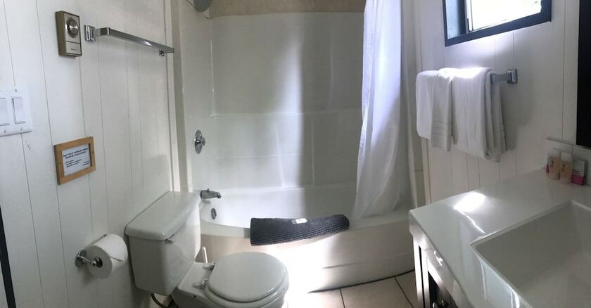 Imagen general del Hotel Mackenzie Beach Resort. Foto 2