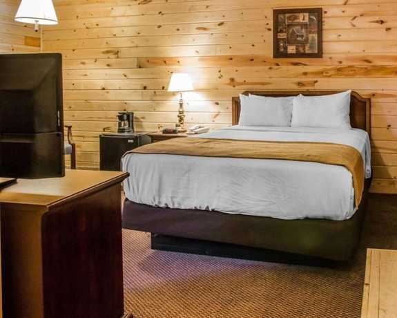 Imagen de la habitación del Hotel Mackinac Lodge. Foto 7