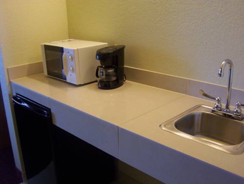 Imagen de la habitación del Hotel Mackinaw Beach and Bay Inn and Suites. Foto 2