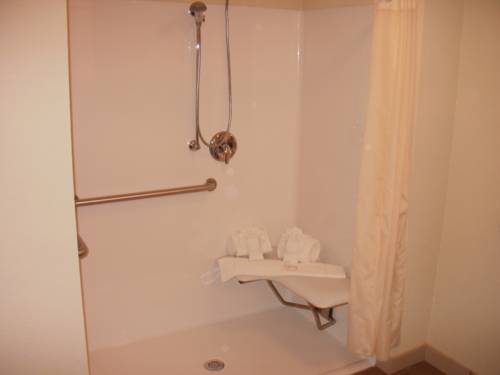 Imagen de la habitación del Hotel Mackinaw Beach and Bay Inn and Suites. Foto 4