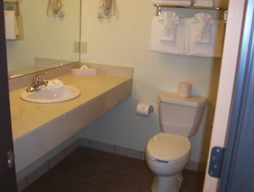 Imagen de la habitación del Hotel Mackinaw Beach and Bay Inn and Suites. Foto 5