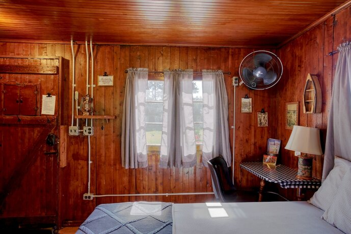 Imagen general del Hotel Mackinaw Timbers Cabins. Foto 6
