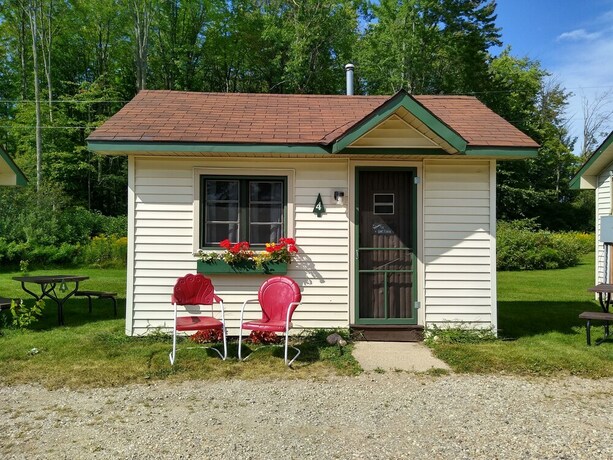 Imagen general del Hotel Mackinaw Timbers Cabins. Foto 9