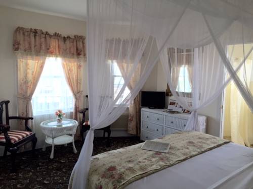 Imagen de la habitación del Hotel Macomber. Foto 8